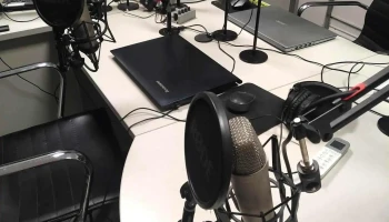 La Zero Fm 95.5 - X5800 Aaq