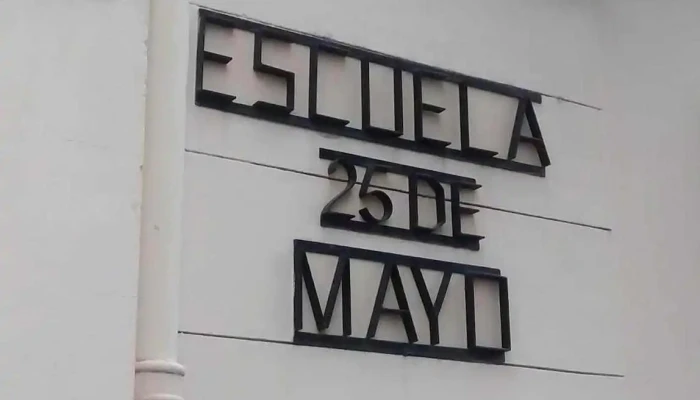 Escuela 25 de Mayo - Luis Tagle 215